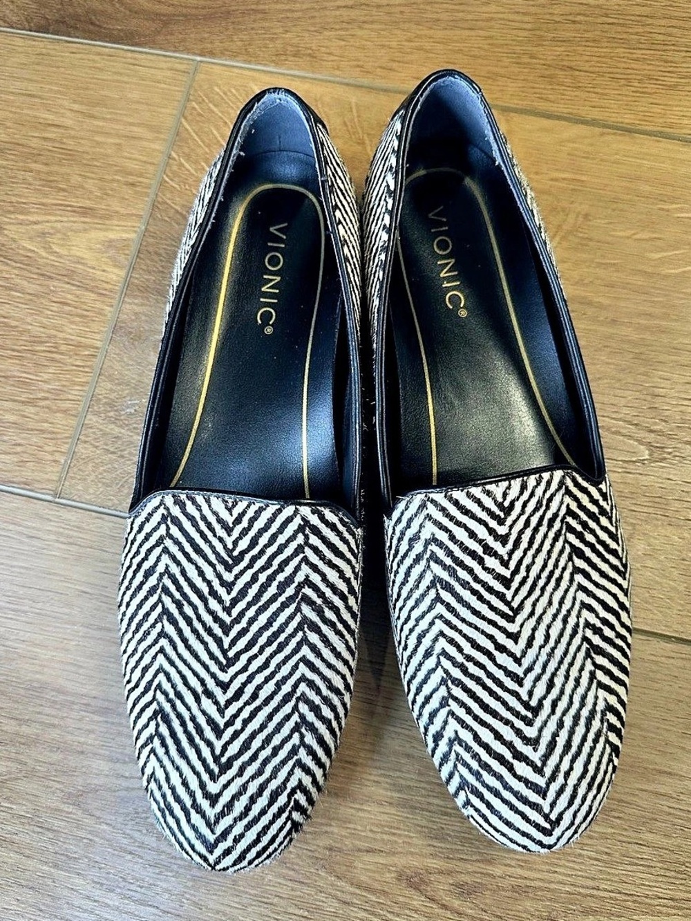 Vionic Willa Zebra Calf Hair Loafers Flats Black White Women’s Size 9